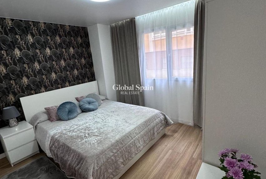 Wederverkoop - APPARTEMENT -
TORREVIEJA - Estacion de autobuses