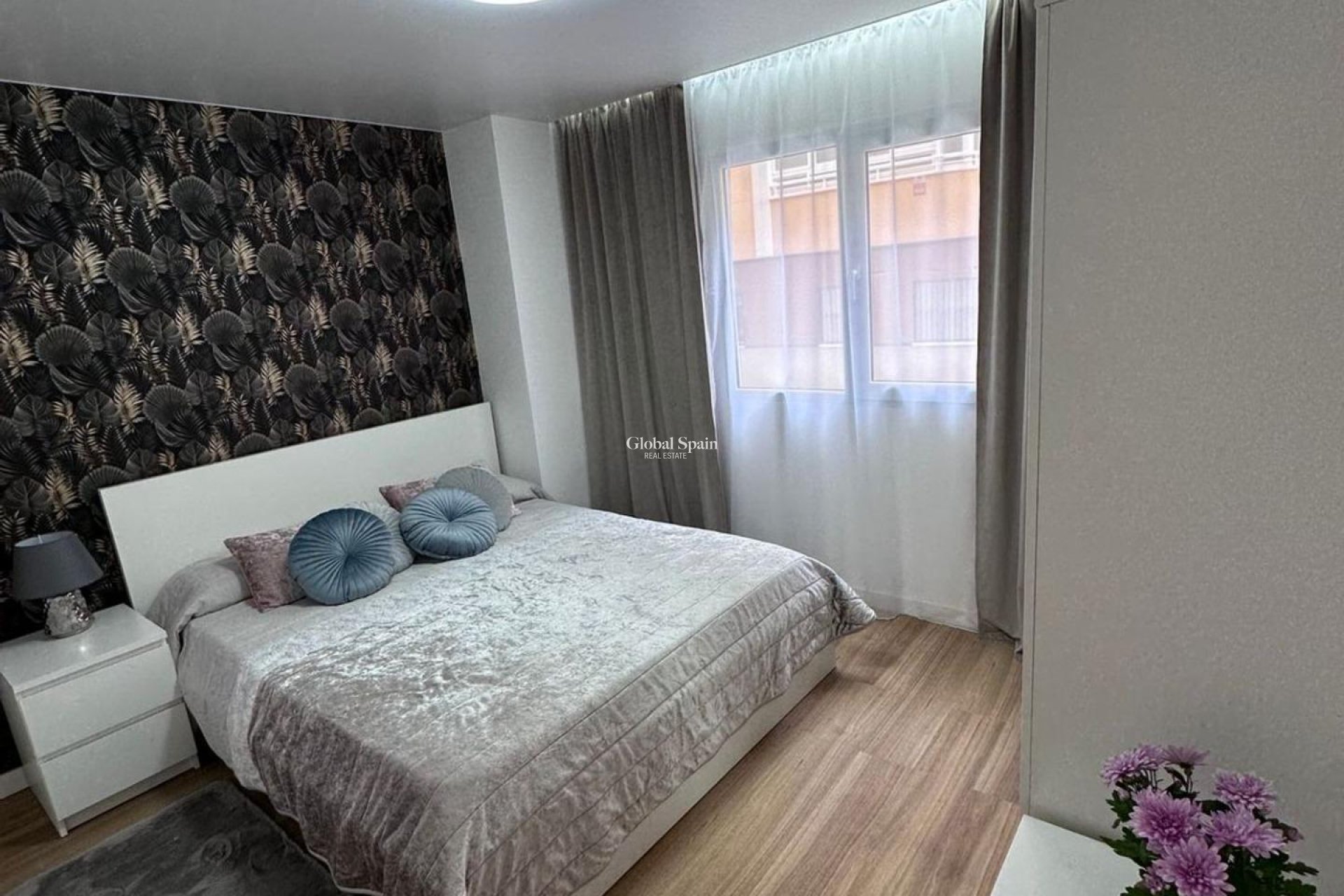 Wederverkoop - APPARTEMENT -
TORREVIEJA - Estacion de autobuses