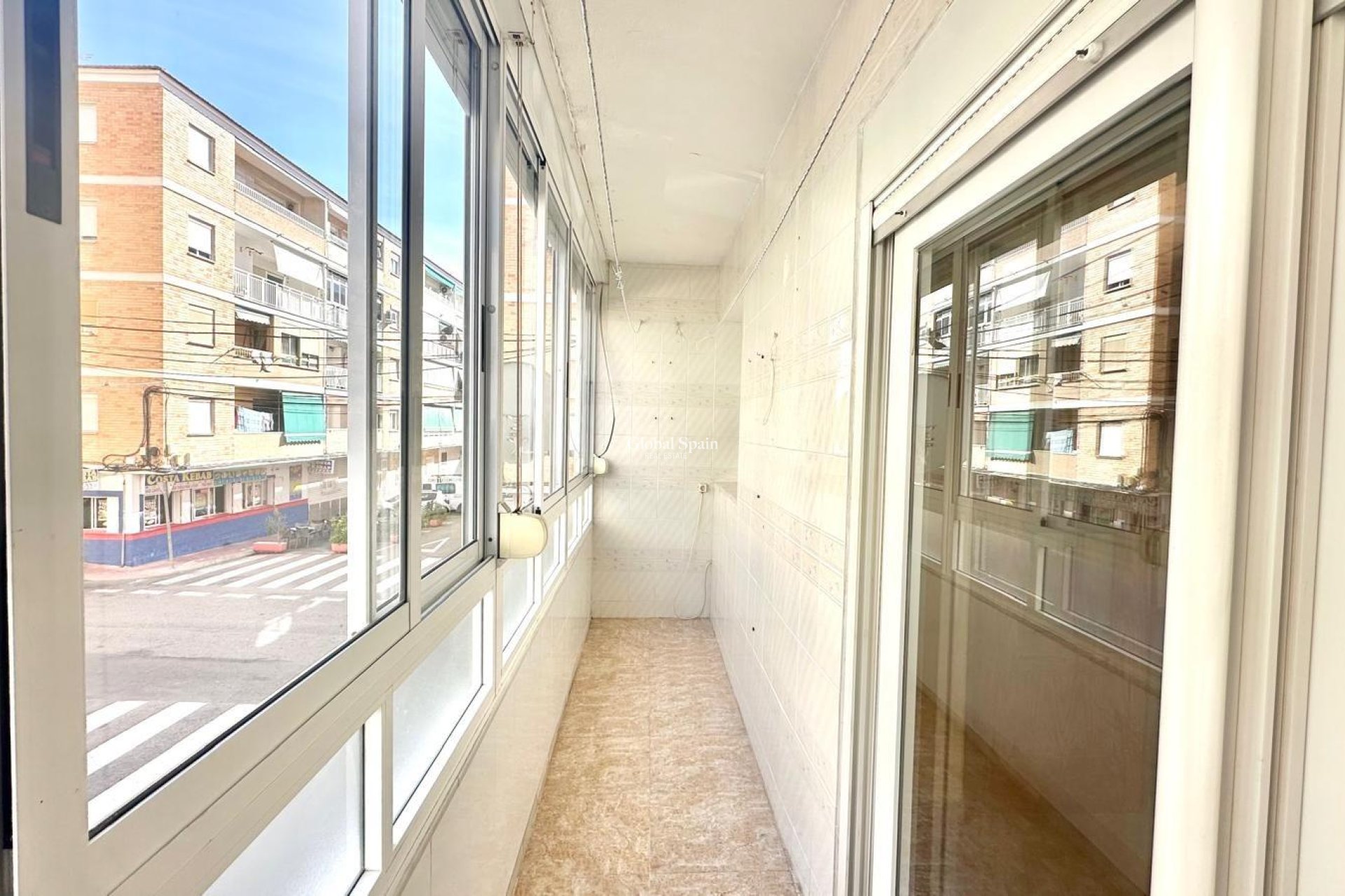 Wederverkoop - APPARTEMENT -
TORREVIEJA - Estacion de autobuses