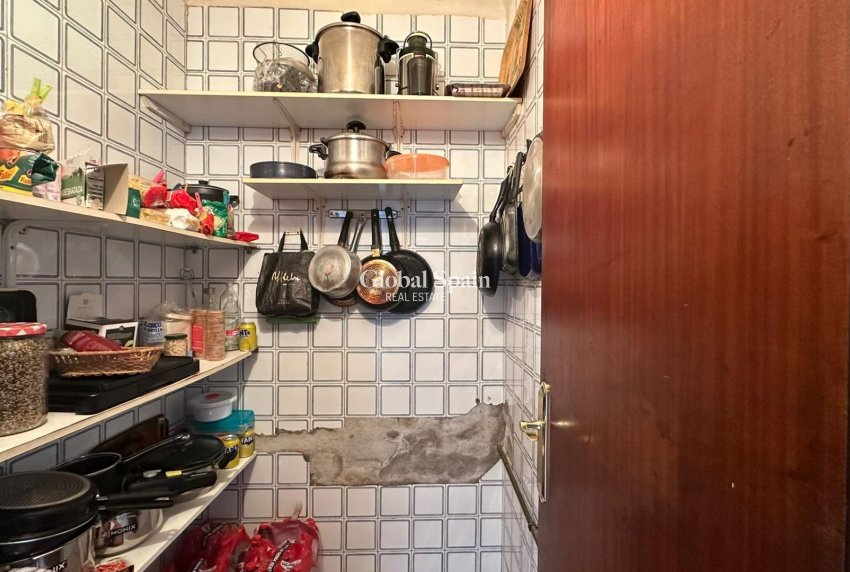 Wederverkoop - APPARTEMENT -
TORREVIEJA - Estacion de autobuses