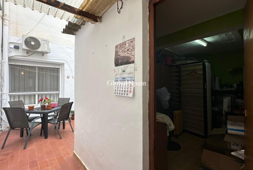 Wederverkoop - APPARTEMENT -
TORREVIEJA - Estacion de autobuses