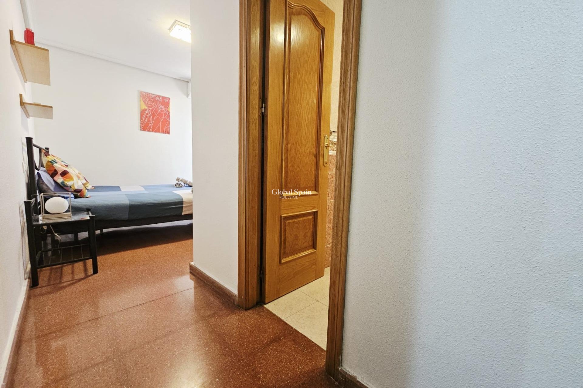 Wederverkoop - APPARTEMENT -
TORREVIEJA - Estacion de autobuses