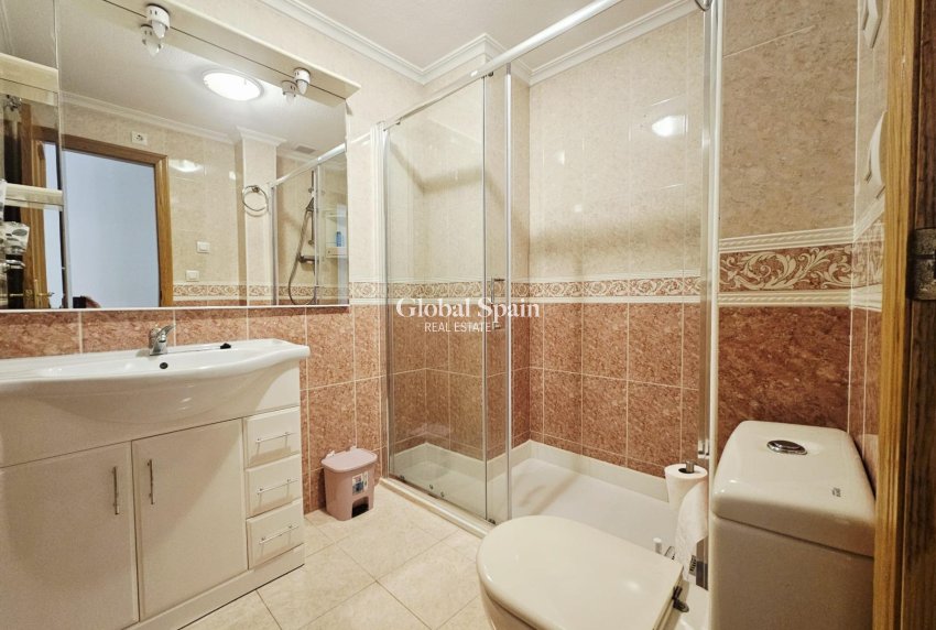 Wederverkoop - APPARTEMENT -
TORREVIEJA - Estacion de autobuses