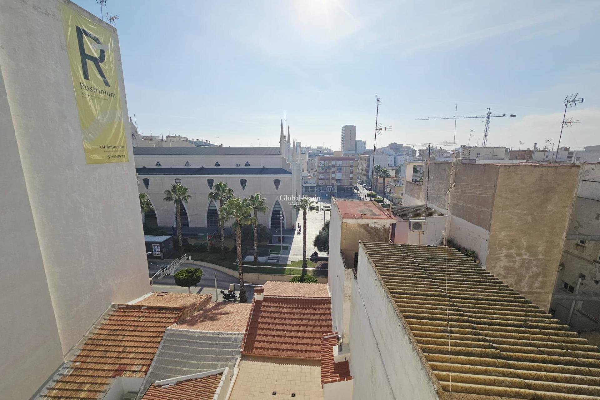 Wederverkoop - APPARTEMENT -
TORREVIEJA - Estacion de autobuses