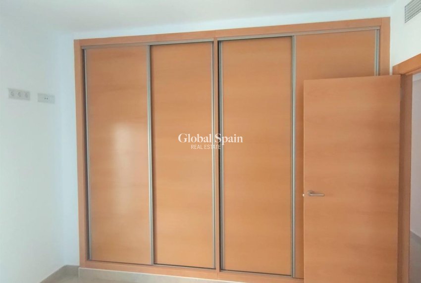 Wederverkoop - APPARTEMENT -
TORREVIEJA - Estacion de autobuses