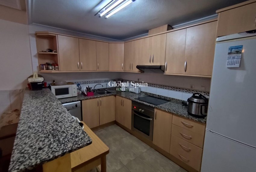 Wederverkoop - APPARTEMENT -
TORREVIEJA - Estacion de autobuses