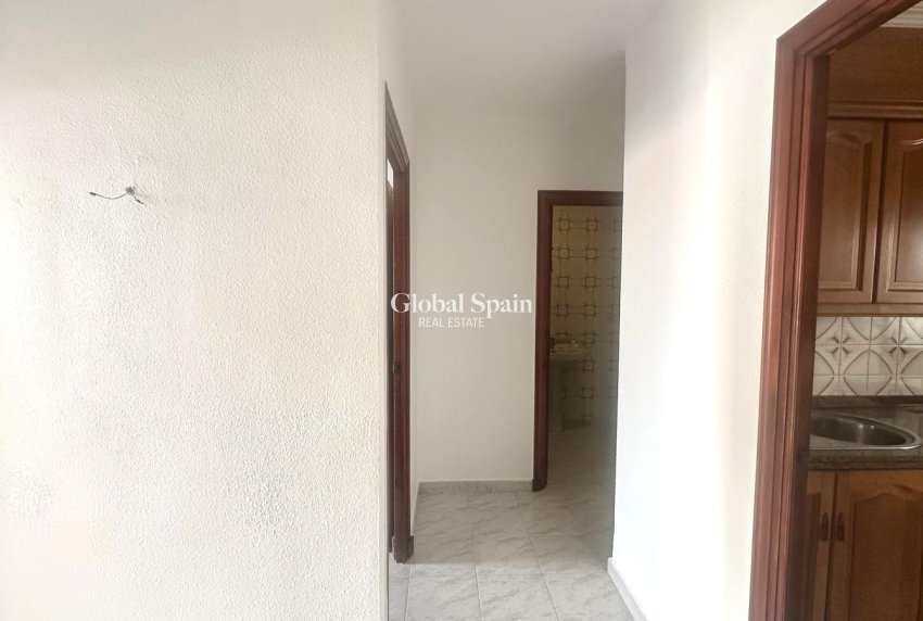 Wederverkoop - APPARTEMENT -
TORREVIEJA - Estacion de autobuses