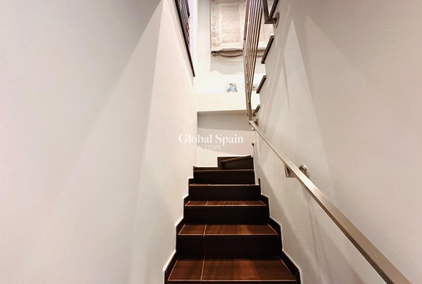 Wederverkoop - APPARTEMENT -
TORREVIEJA - Estacion de autobuses