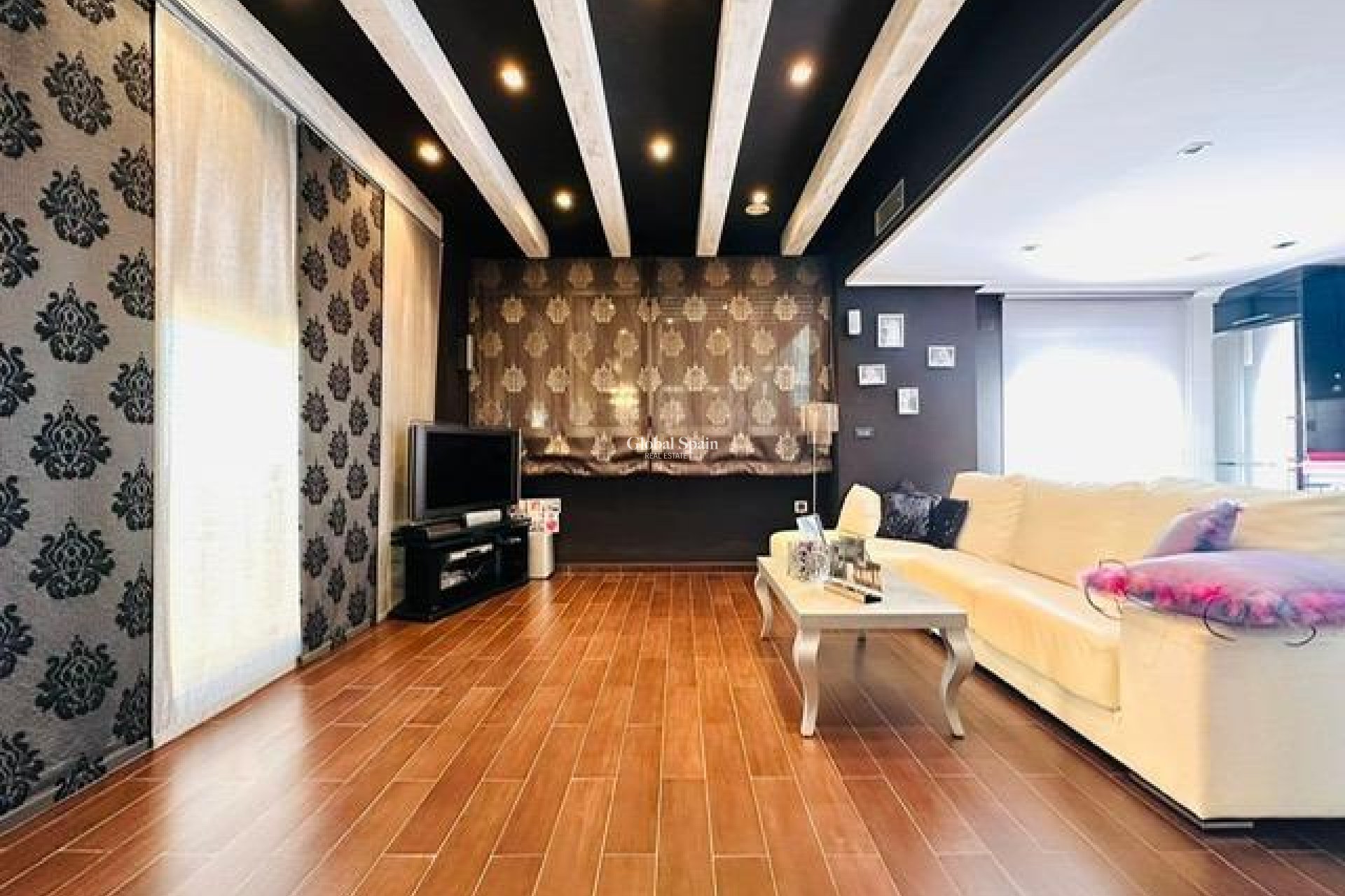 Wederverkoop - APPARTEMENT -
TORREVIEJA - Estacion de autobuses