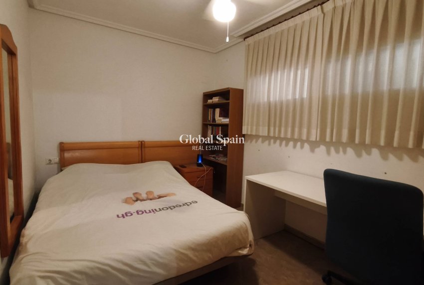 Wederverkoop - APPARTEMENT -
TORREVIEJA - Estacion de autobuses