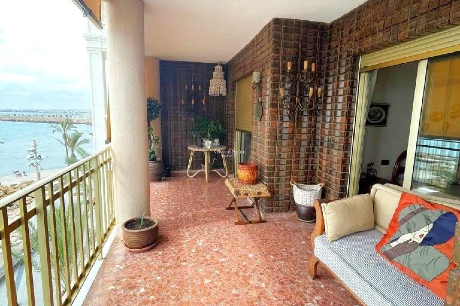 Wederverkoop - APPARTEMENT -
TORREVIEJA - Estacion de autobuses