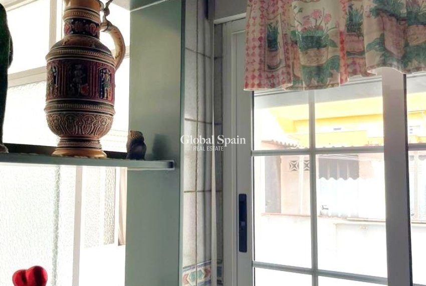 Wederverkoop - APPARTEMENT -
TORREVIEJA - Estacion de autobuses