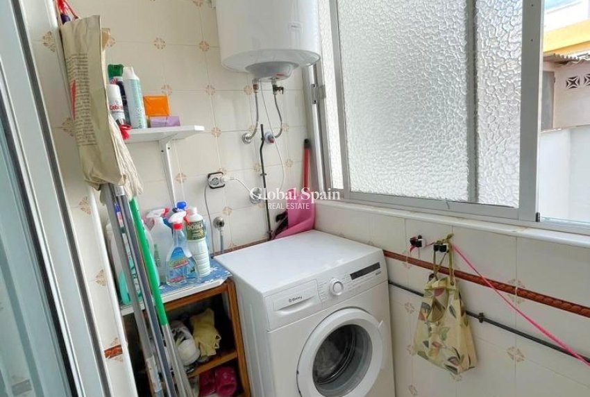 Wederverkoop - APPARTEMENT -
TORREVIEJA - Estacion de autobuses