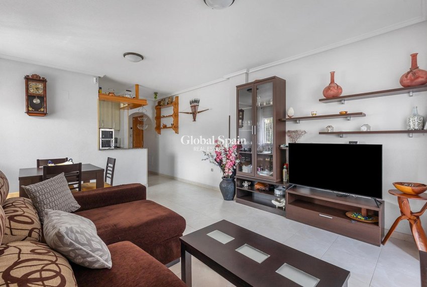 Wederverkoop - APPARTEMENT -
TORREVIEJA - Estacion de autobuses