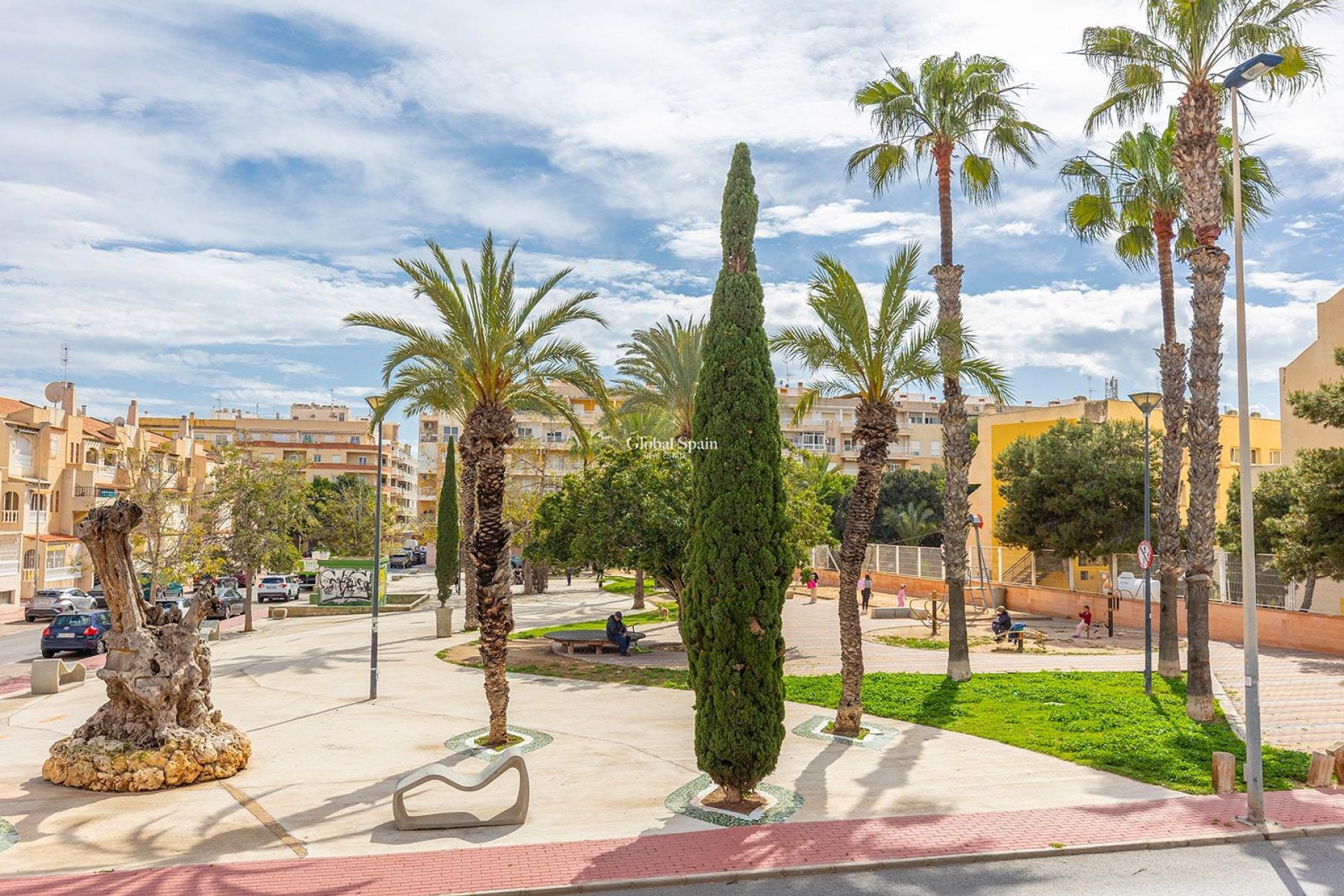 Wederverkoop - APPARTEMENT -
TORREVIEJA - Estacion de autobuses