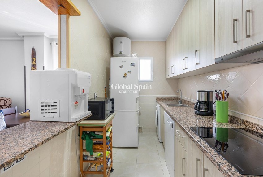 Wederverkoop - APPARTEMENT -
TORREVIEJA - Estacion de autobuses