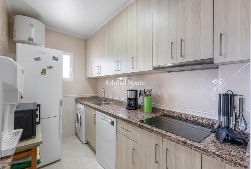 Wederverkoop - APPARTEMENT -
TORREVIEJA - Estacion de autobuses