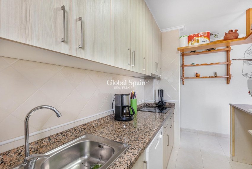 Wederverkoop - APPARTEMENT -
TORREVIEJA - Estacion de autobuses