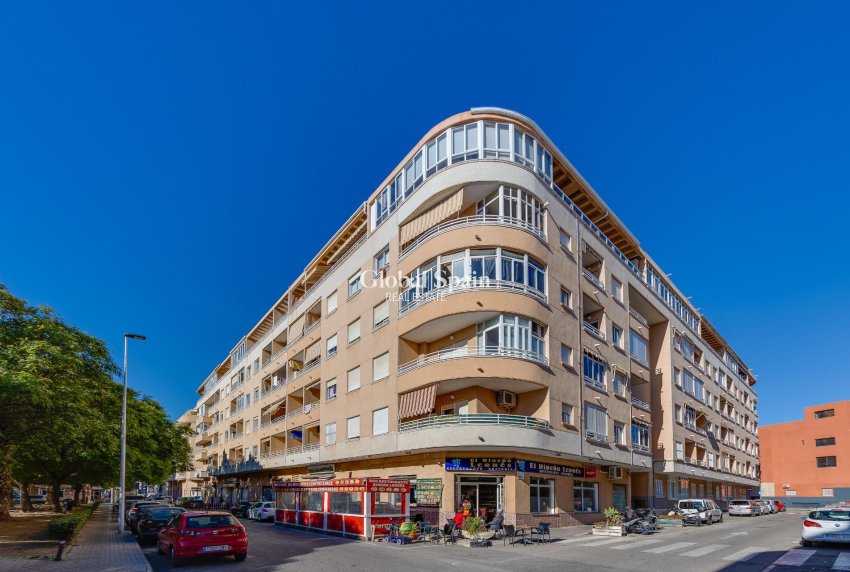 Wederverkoop - APPARTEMENT -
TORREVIEJA - Estacion de autobuses