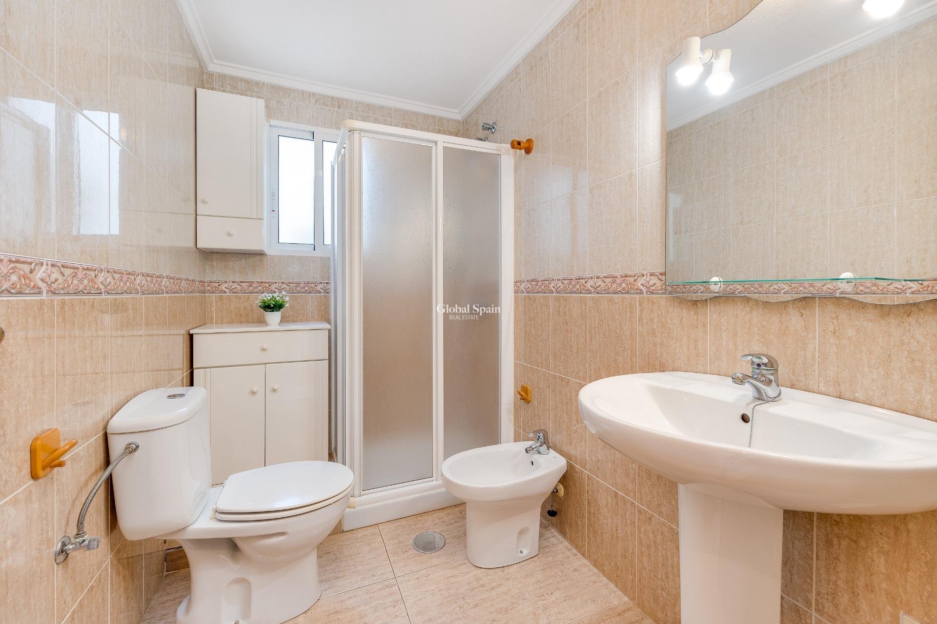 Wederverkoop - APPARTEMENT -
TORREVIEJA - Estacion de autobuses