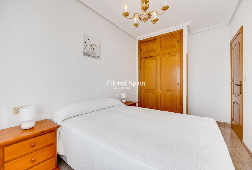 Wederverkoop - APPARTEMENT -
TORREVIEJA - Estacion de autobuses