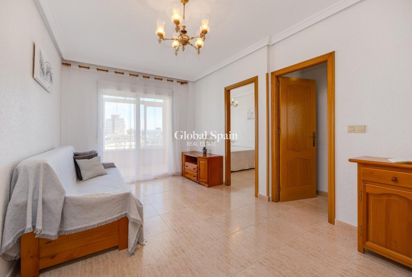 Wederverkoop - APPARTEMENT -
TORREVIEJA - Estacion de autobuses