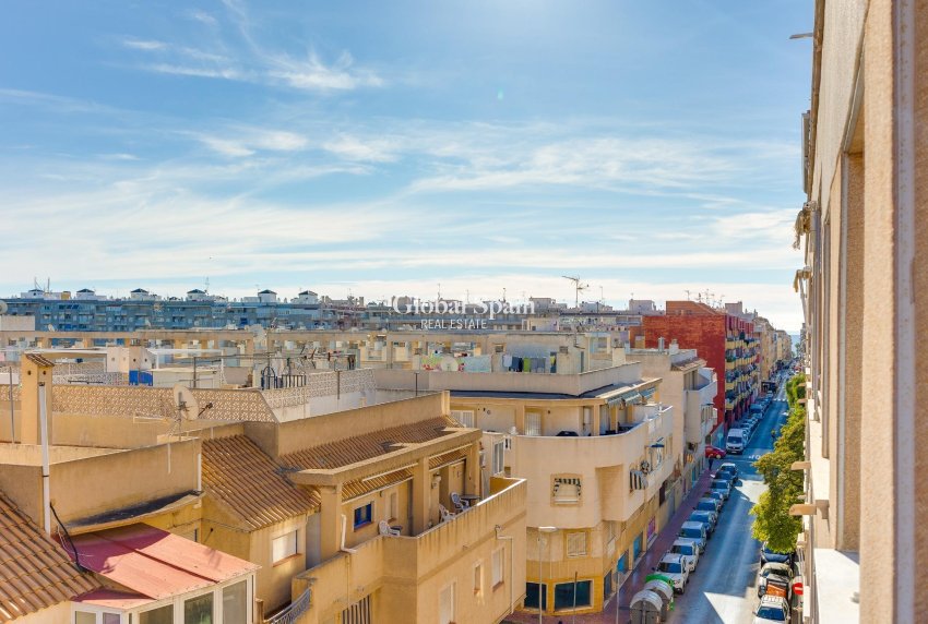 Wederverkoop - APPARTEMENT -
TORREVIEJA - Estacion de autobuses