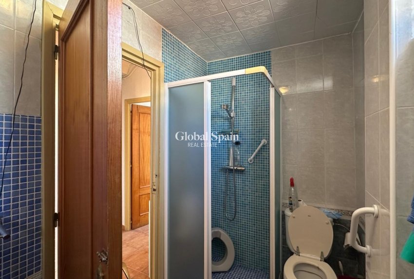 Wederverkoop - APPARTEMENT -
TORREVIEJA - Estacion de autobuses