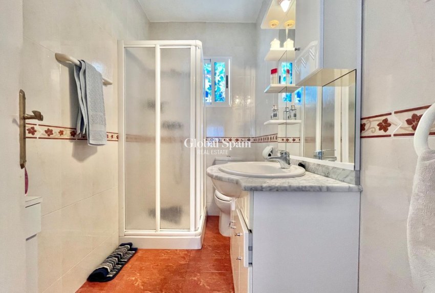 Wederverkoop - APPARTEMENT -
TORREVIEJA - Estacion de autobuses