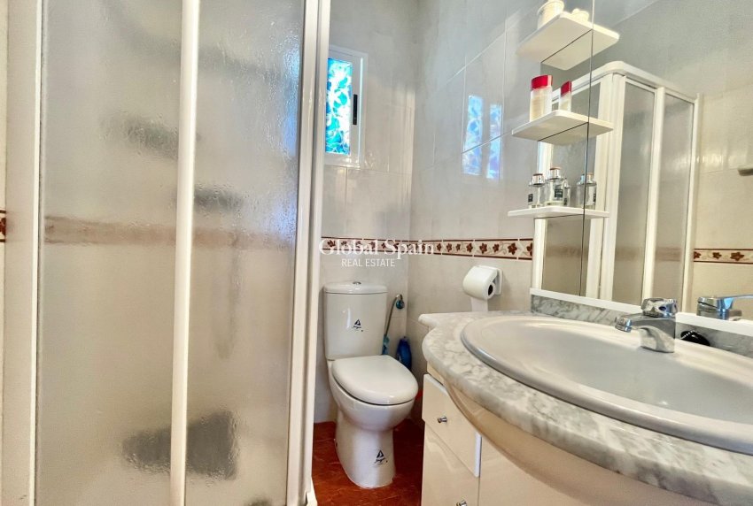 Wederverkoop - APPARTEMENT -
TORREVIEJA - Estacion de autobuses