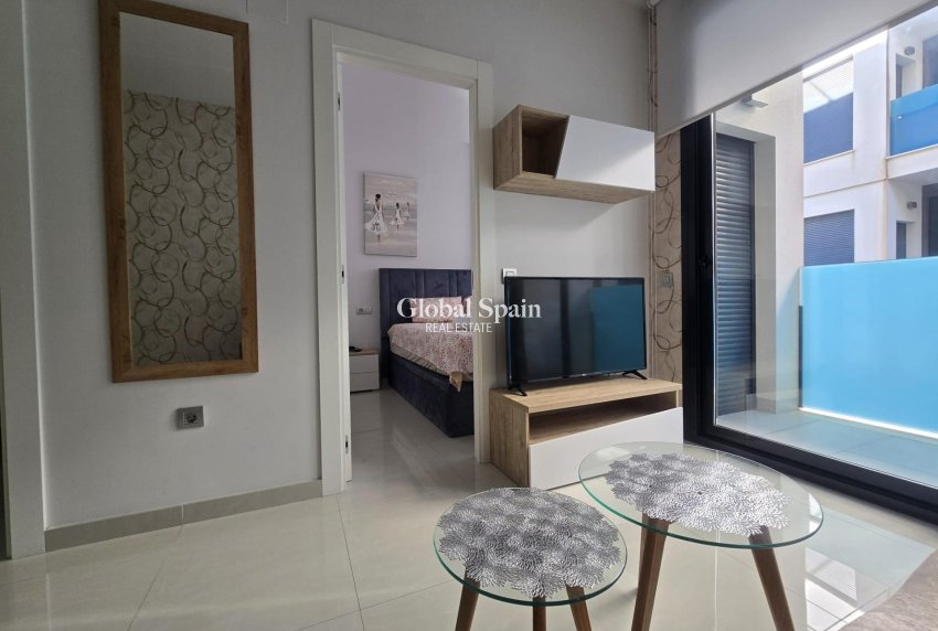 Wederverkoop - APPARTEMENT -
TORREVIEJA - Estacion de autobuses