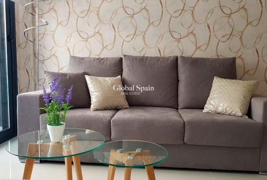 Wederverkoop - APPARTEMENT -
TORREVIEJA - Estacion de autobuses