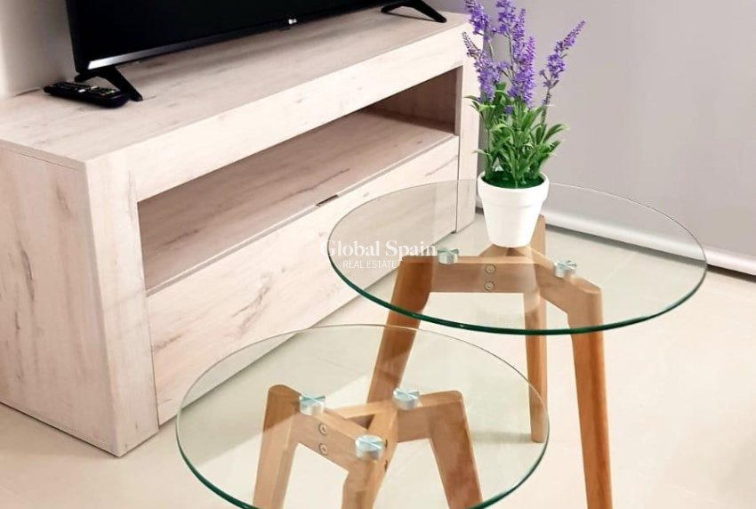 Wederverkoop - APPARTEMENT -
TORREVIEJA - Estacion de autobuses