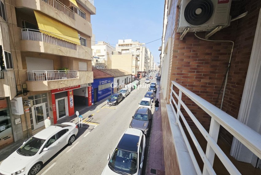 Wederverkoop - APPARTEMENT -
TORREVIEJA - Estacion de autobuses
