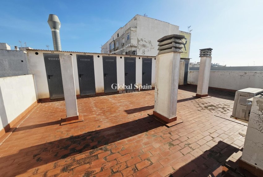 Wederverkoop - APPARTEMENT -
TORREVIEJA - Estacion de autobuses