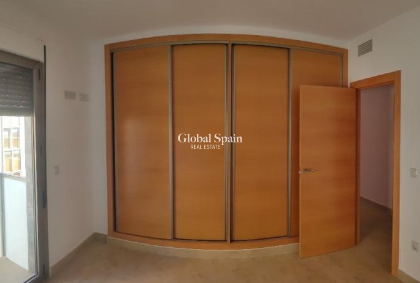 Wederverkoop - APPARTEMENT -
TORREVIEJA - Estacion de autobuses