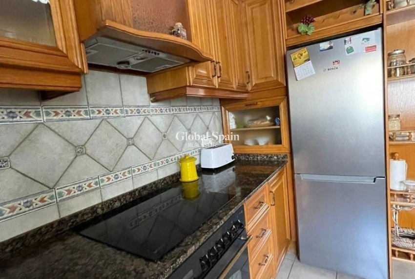 Wederverkoop - APPARTEMENT -
TORREVIEJA - Estacion de autobuses