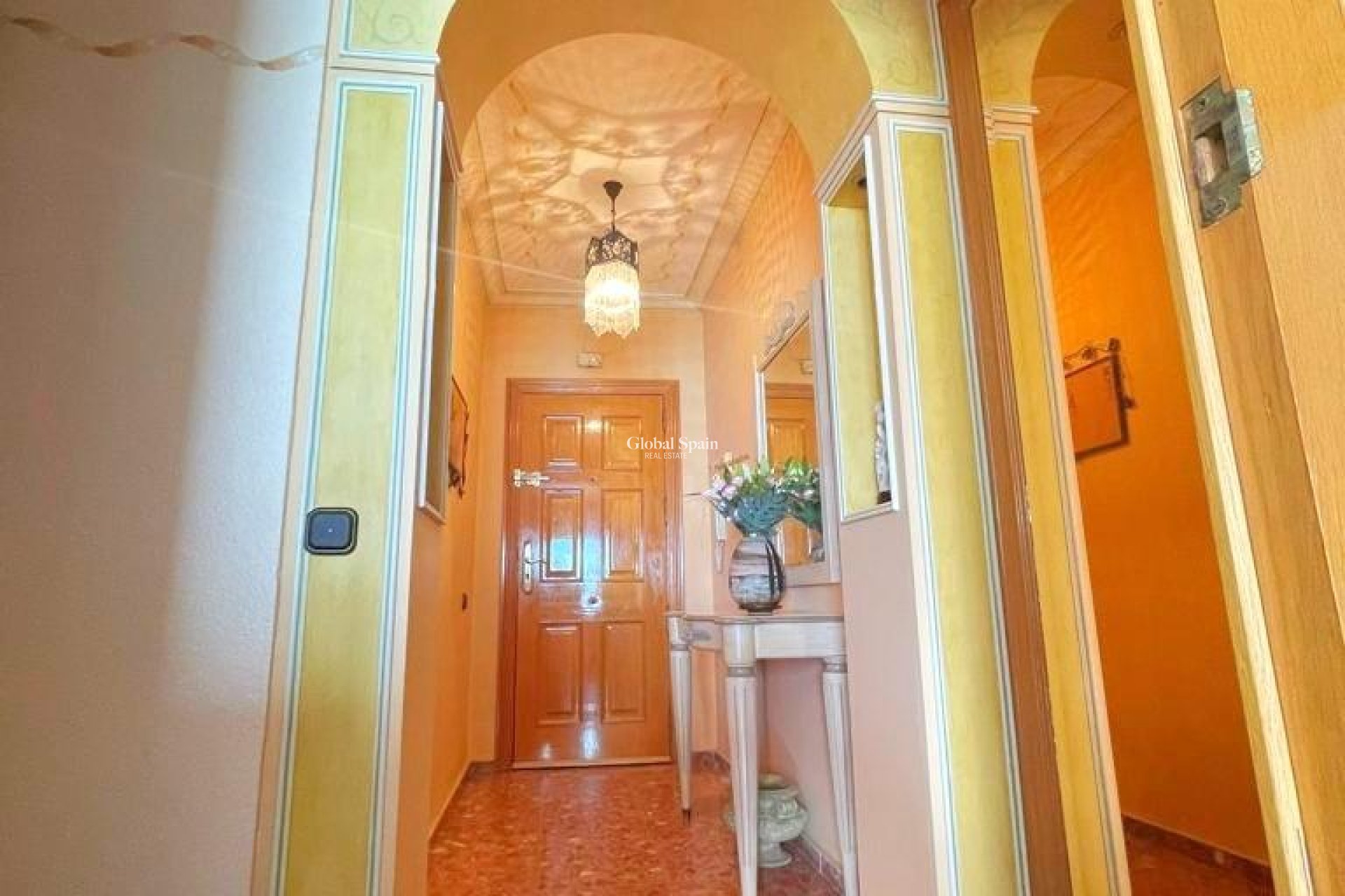 Wederverkoop - APPARTEMENT -
TORREVIEJA - Estacion de autobuses