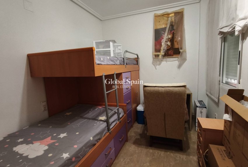 Wederverkoop - APPARTEMENT -
TORREVIEJA - Estacion de autobuses