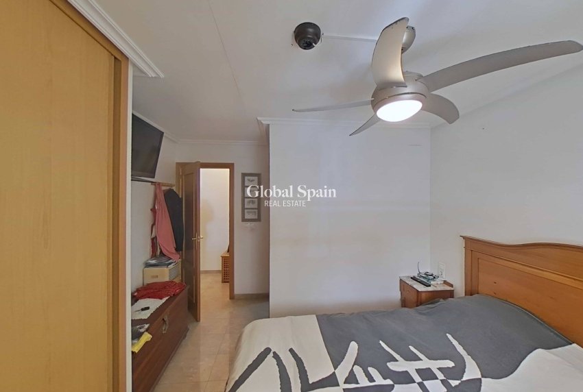 Wederverkoop - APPARTEMENT -
TORREVIEJA - Estacion de autobuses