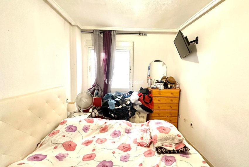 Wederverkoop - APPARTEMENT -
TORREVIEJA - Estacion de autobuses