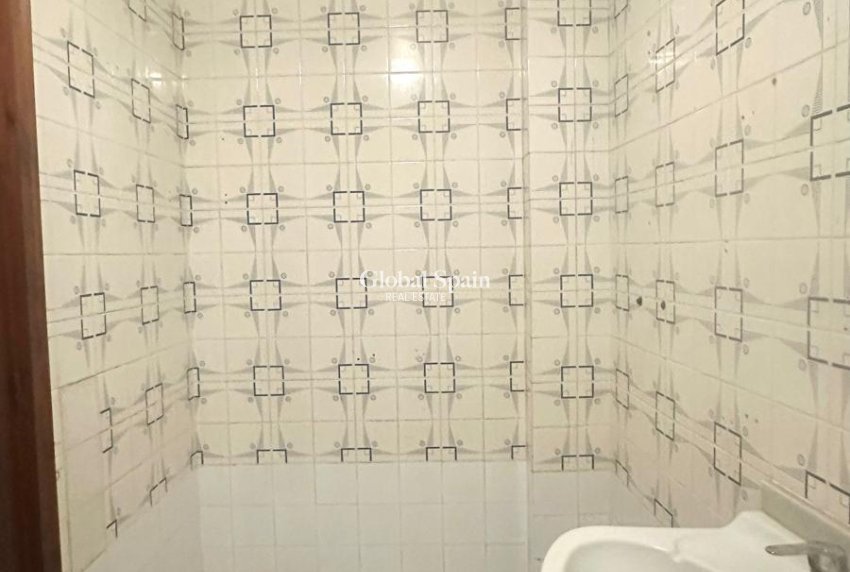 Wederverkoop - APPARTEMENT -
TORREVIEJA - Estacion de autobuses