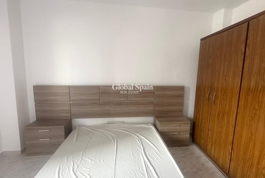 Wederverkoop - APPARTEMENT -
TORREVIEJA - Estacion de autobuses