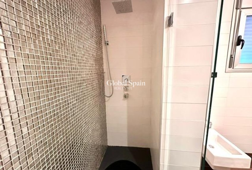 Wederverkoop - APPARTEMENT -
TORREVIEJA - Estacion de autobuses