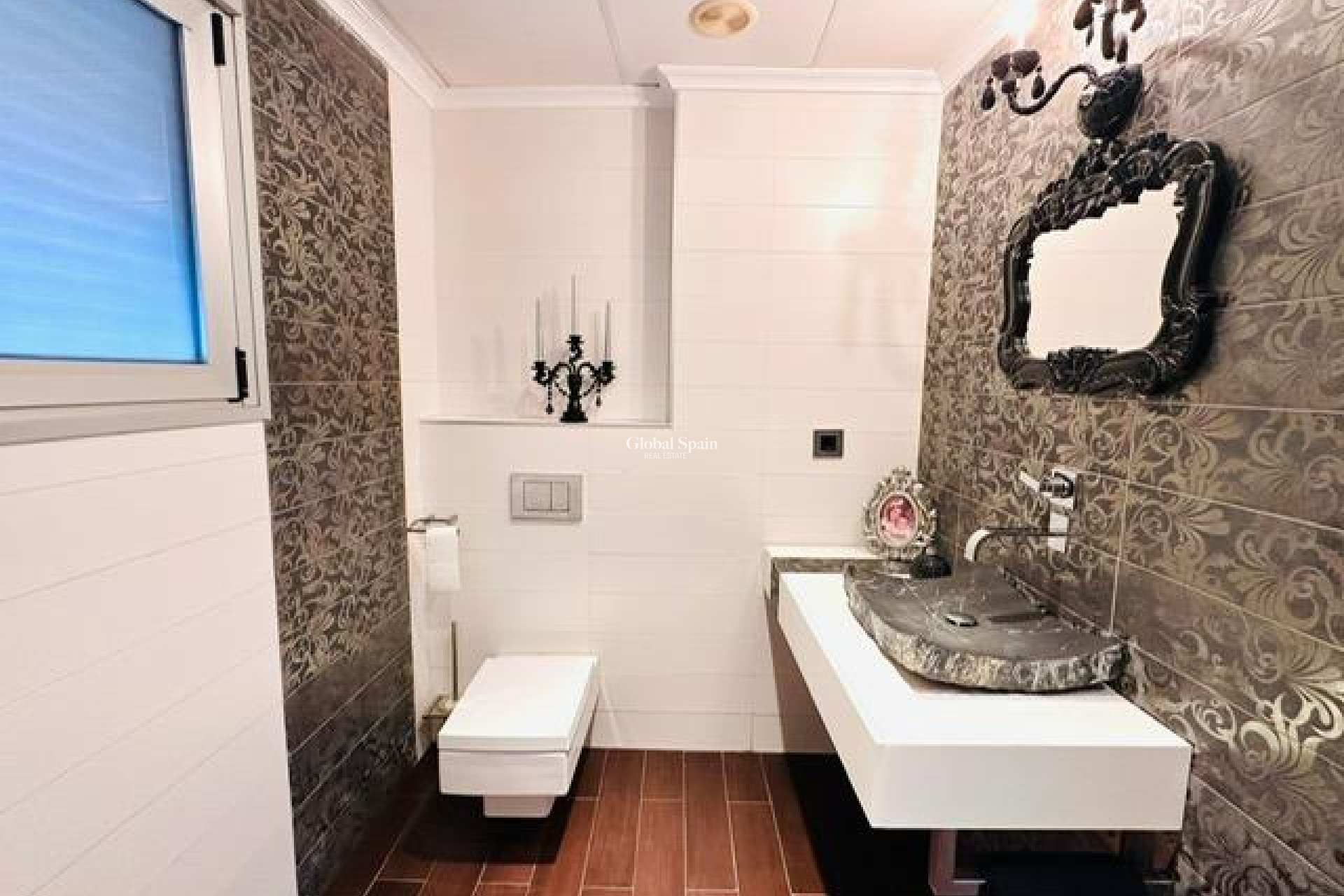 Wederverkoop - APPARTEMENT -
TORREVIEJA - Estacion de autobuses