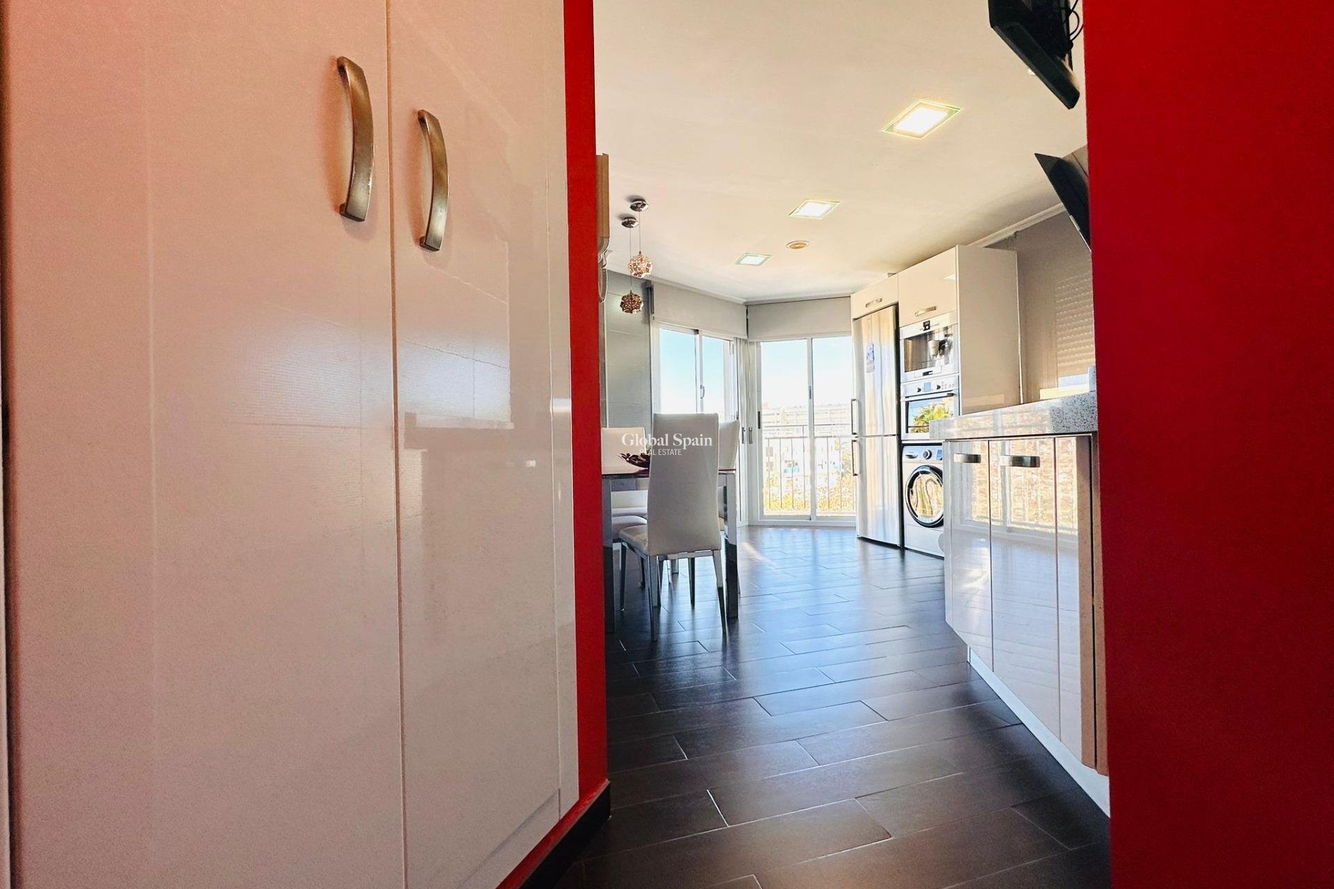 Wederverkoop - APPARTEMENT -
TORREVIEJA - Estacion de autobuses