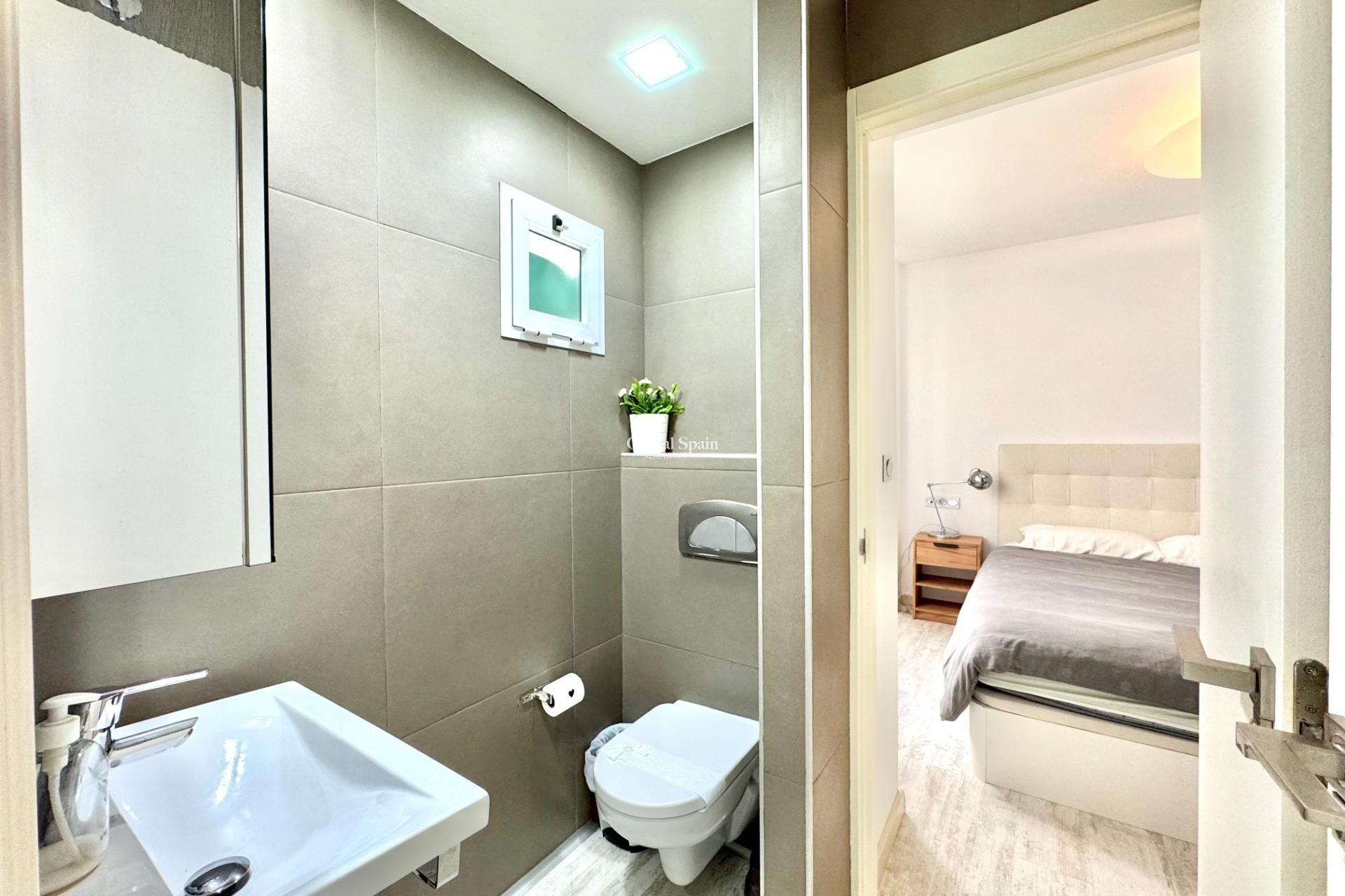 Wederverkoop - APPARTEMENT -
TORREVIEJA - Estacion de autobuses