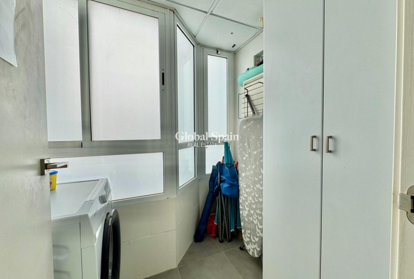 Wederverkoop - APPARTEMENT -
TORREVIEJA - Estacion de autobuses