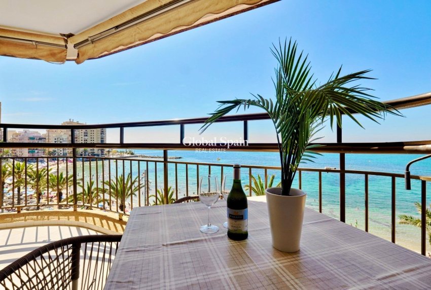 Wederverkoop - APPARTEMENT -
TORREVIEJA - Estacion de autobuses