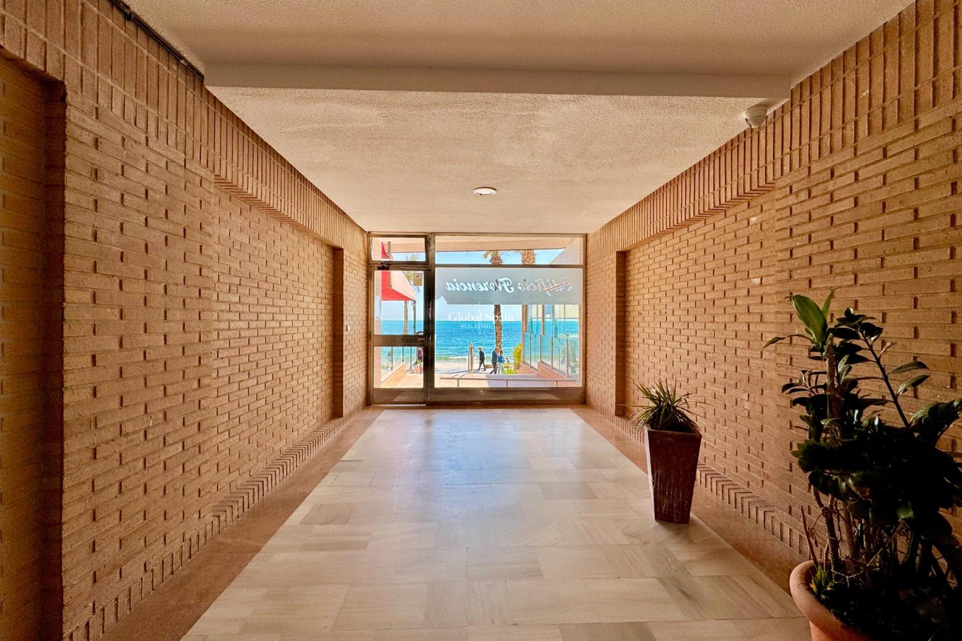 Wederverkoop - APPARTEMENT -
TORREVIEJA - Estacion de autobuses